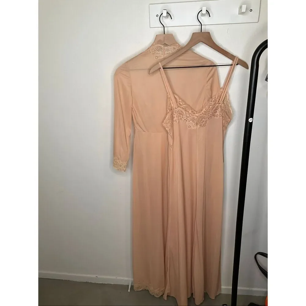 Vintage Lace Peignoir Set - Picture 2 of 7